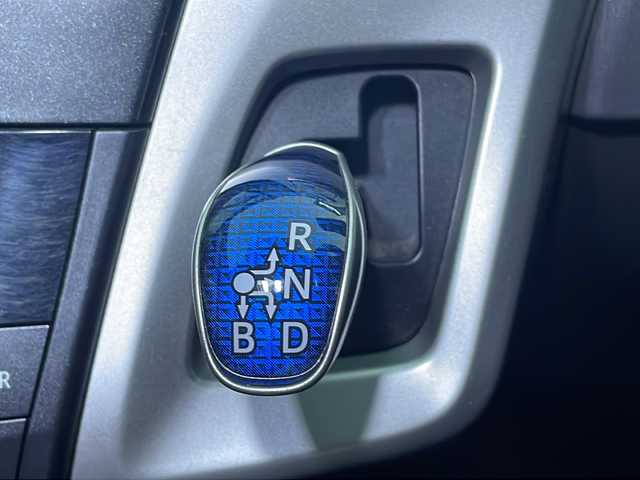 トヨタ プリウス α G 高知県 2013(平25)年 12.2万km ブラック 純正ナビ/(Bluetooth/CD/SD/DVD/フルセグ)/バックカメラ/ビルトインETC/クルーズコントロール/前後ドライブレコーダー/社外17インチアルミホイール/モデリスタエアロ/オートライト/LEDヘッドライト/フォグランプ/プッシュスタート/スマートキー/スペアキー1本/純正フロアマット/純正ドアバイザー/横滑り防止装置/衝突被害軽減ブレーキ