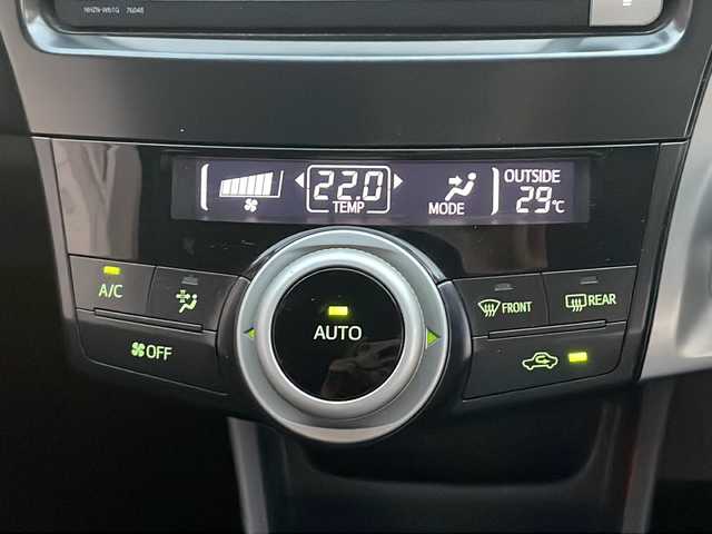 トヨタ プリウス α G 高知県 2013(平25)年 12.2万km ブラック 純正ナビ/(Bluetooth/CD/SD/DVD/フルセグ)/バックカメラ/ビルトインETC/クルーズコントロール/前後ドライブレコーダー/社外17インチアルミホイール/モデリスタエアロ/オートライト/LEDヘッドライト/フォグランプ/プッシュスタート/スマートキー/スペアキー1本/純正フロアマット/純正ドアバイザー/横滑り防止装置/衝突被害軽減ブレーキ