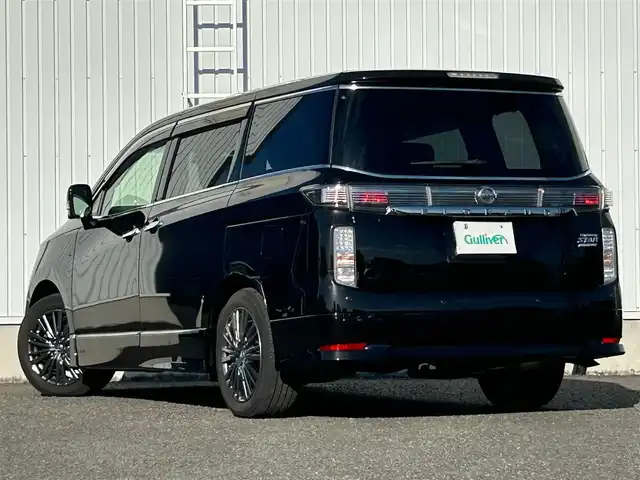 日産 エルグランド 250HWS S アーバンクロム 熊本県 2019(平31)年 3.8万km ファントムブラック 純正ＳＤナビ/エマージェンシーブレーキ/車線逸脱警報機能/フリップダウンモニター/全方位カメラ/オットマンＮ席＋２列目/ドライブレコーダー/革巻きステアリング/電動格納ミラー/ウィンカーミラー/オートライト/フォグランプ/純正ドアバイザー/純正フロアマット/純正アルミホイール/プッシュスタートボタン