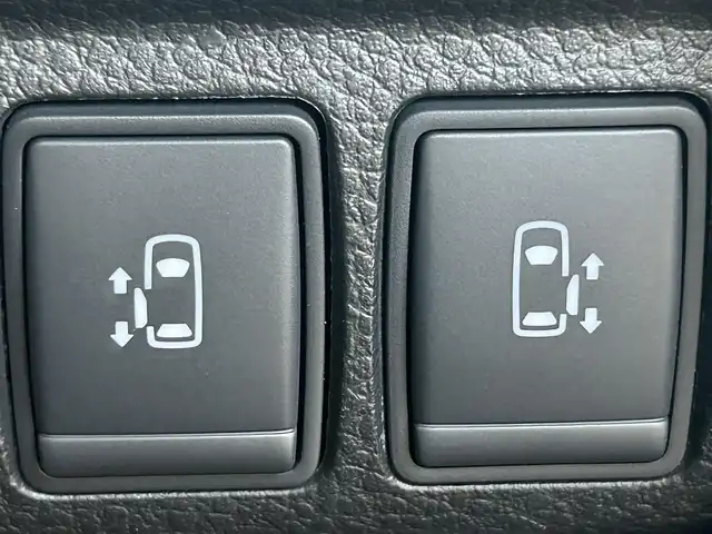 日産 エルグランド 250HWS S アーバンクロム 熊本県 2019(平31)年 3.8万km ファントムブラック 純正ＳＤナビ/エマージェンシーブレーキ/車線逸脱警報機能/フリップダウンモニター/全方位カメラ/オットマンＮ席＋２列目/ドライブレコーダー/革巻きステアリング/電動格納ミラー/ウィンカーミラー/オートライト/フォグランプ/純正ドアバイザー/純正フロアマット/純正アルミホイール/プッシュスタートボタン