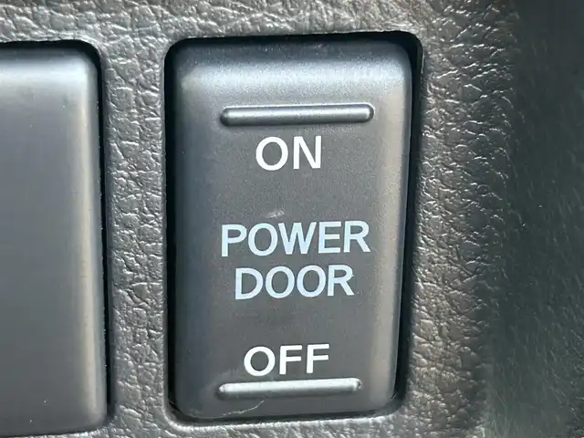 日産 エルグランド 250HWS S アーバンクロム 熊本県 2019(平31)年 3.8万km ファントムブラック 純正ＳＤナビ/エマージェンシーブレーキ/車線逸脱警報機能/フリップダウンモニター/全方位カメラ/オットマンＮ席＋２列目/ドライブレコーダー/革巻きステアリング/電動格納ミラー/ウィンカーミラー/オートライト/フォグランプ/純正ドアバイザー/純正フロアマット/純正アルミホイール/プッシュスタートボタン