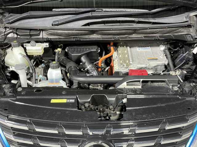 日産 セレナ e－パワー ハイウェイスター V 福岡県 2020(令2)年 3.3万km ダイヤモンドブラック 禁煙車/純正9インチメモリナビ/・CD/DVD/BT/フルセグTV/・全方位モニター/純正フリップダウンモニター/プロパイロット/エマージェンシーブレーキ/コーナーセンサー/両側パワースライドドア/ブレーキホールド/ドライブレコーダー前後/ETC/革巻きステアリング/・ステアリングリモコン/革シート/LEDヘッドライト/・オートライト/・フォグランプ