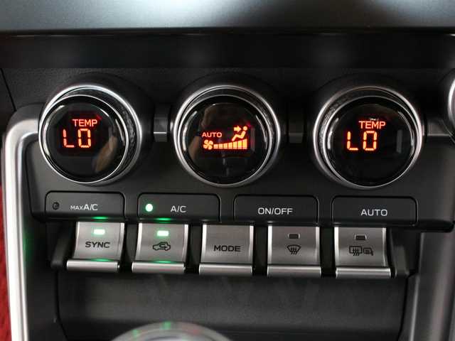 トヨタ ＧＲ８６ RZ 三重県 2022(令4)年 1.2万km クリスタルホワイトパール 6MT/純正メモリナビ /　ワンセグTV/CD/Bluetooth/ハーフレザーシート/・前席シートヒーター /クルーズコントロール/後側方警戒支援システム/ステアリングリモコン/ETC/純正18インチ10本スポークマットブラック塗装AW/シルバー加飾付LEDヘッドランプ/・オートライト/LEDフォグランプ/プッシュエンジンスタート/スマートキー