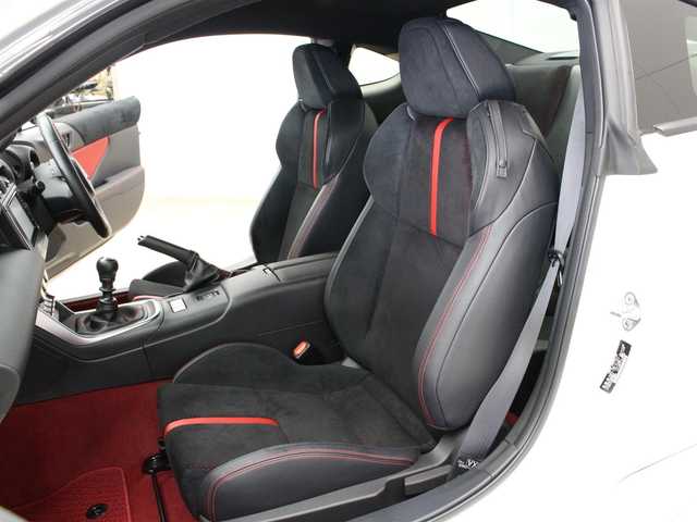 トヨタ ＧＲ８６ RZ 三重県 2022(令4)年 1.2万km クリスタルホワイトパール 6MT/純正メモリナビ /　ワンセグTV/CD/Bluetooth/ハーフレザーシート/・前席シートヒーター /クルーズコントロール/後側方警戒支援システム/ステアリングリモコン/ETC/純正18インチ10本スポークマットブラック塗装AW/シルバー加飾付LEDヘッドランプ/・オートライト/LEDフォグランプ/プッシュエンジンスタート/スマートキー
