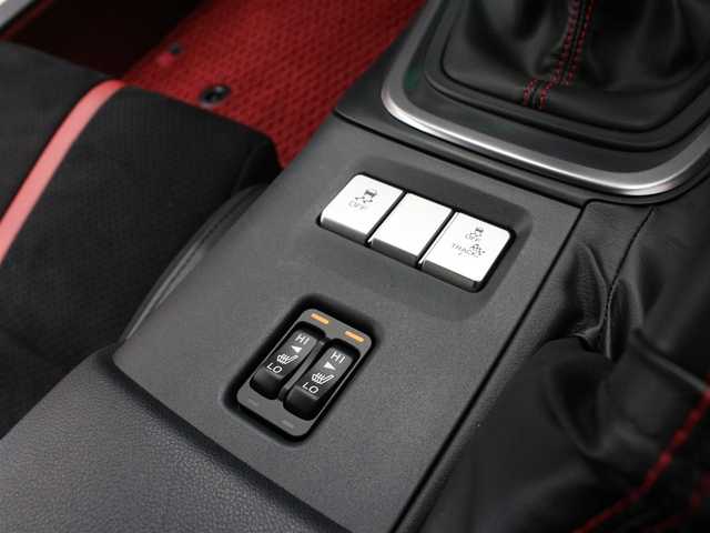 トヨタ ＧＲ８６ RZ 三重県 2022(令4)年 1.2万km クリスタルホワイトパール 6MT/純正メモリナビ /　ワンセグTV/CD/Bluetooth/ハーフレザーシート/・前席シートヒーター /クルーズコントロール/後側方警戒支援システム/ステアリングリモコン/ETC/純正18インチ10本スポークマットブラック塗装AW/シルバー加飾付LEDヘッドランプ/・オートライト/LEDフォグランプ/プッシュエンジンスタート/スマートキー