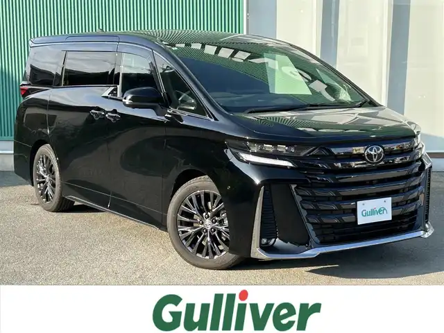 トヨタ ヴェルファイア ハイブリット Z プレミア 福岡県 2024(令6)年 1.9万km ブラック トヨタセーフティセンス/12.1型後席モニター/ガラスルーフ/純正ナビ（BT/フルセグ/AM/FM)/アラウンドビューモニター/バックカメラ/サイドカメラ/フロントカメラ/両側パワースライドドア/電動リアゲート/電動サイドバイザー/レーダークルーズコントロール/LEDヘッドライト/オートライト/オートマチックハイビーム/革シート/オットマン/DN席パワーシート/シートメモリー/全席エアシート/全席シートヒーター/ステアリングヒーター/チルトステアリング/純正19インチAW/パドルシフト/パーキングアシスト/横滑り防止装置/コーナーセンサー/レーンキープアシスト/盗難防止装置/衝突軽減システム/ワイヤレス充電/HDMI入力端子/スマートキー/ETC2.0/保証書/取扱説明書