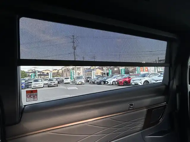 トヨタ ヴェルファイア ハイブリット Z プレミア 福岡県 2024(令6)年 1.9万km ブラック トヨタセーフティセンス/12.1型後席モニター/ガラスルーフ/純正ナビ（BT/フルセグ/AM/FM)/アラウンドビューモニター/バックカメラ/サイドカメラ/フロントカメラ/両側パワースライドドア/電動リアゲート/電動サイドバイザー/レーダークルーズコントロール/LEDヘッドライト/オートライト/オートマチックハイビーム/革シート/オットマン/DN席パワーシート/シートメモリー/全席エアシート/全席シートヒーター/ステアリングヒーター/チルトステアリング/純正19インチAW/パドルシフト/パーキングアシスト/横滑り防止装置/コーナーセンサー/レーンキープアシスト/盗難防止装置/衝突軽減システム/ワイヤレス充電/HDMI入力端子/スマートキー/ETC2.0/保証書/取扱説明書