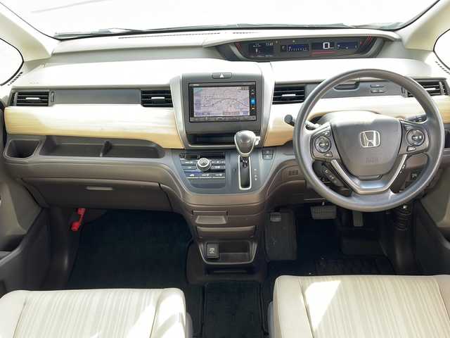 ホンダ フリード G センシング 三重県 2017(平29)年 4.7万km ホワイトオーキッドパール 純正ナビ/バックカメラ/純正ビルトインＥＴＣ/両側パワースライドドア/追従クルーズコントロール/レーンキープアシスト/ステアリングスイッチ/衝突軽減システム/先行車発進告知/標識認識システム/アイドリングストップ/ウォークスルー/電動格納ミラー/禁煙車