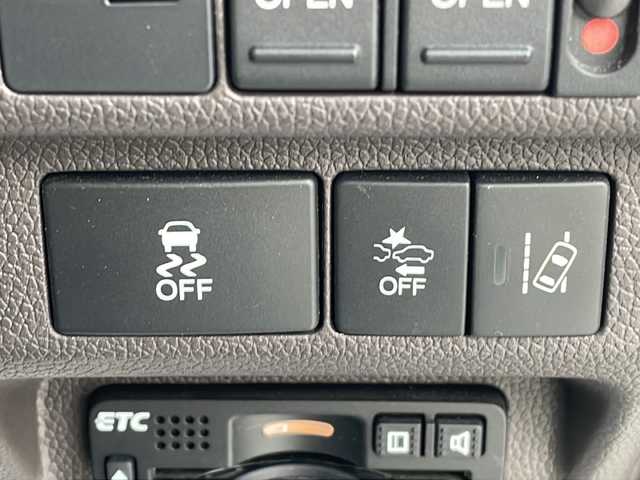 ホンダ フリード G センシング 三重県 2017(平29)年 4.7万km ホワイトオーキッドパール 純正ナビ/バックカメラ/純正ビルトインＥＴＣ/両側パワースライドドア/追従クルーズコントロール/レーンキープアシスト/ステアリングスイッチ/衝突軽減システム/先行車発進告知/標識認識システム/アイドリングストップ/ウォークスルー/電動格納ミラー/禁煙車