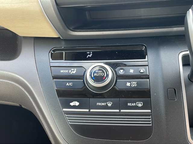 ホンダ フリード G センシング 三重県 2017(平29)年 4.7万km ホワイトオーキッドパール 純正ナビ/バックカメラ/純正ビルトインＥＴＣ/両側パワースライドドア/追従クルーズコントロール/レーンキープアシスト/ステアリングスイッチ/衝突軽減システム/先行車発進告知/標識認識システム/アイドリングストップ/ウォークスルー/電動格納ミラー/禁煙車