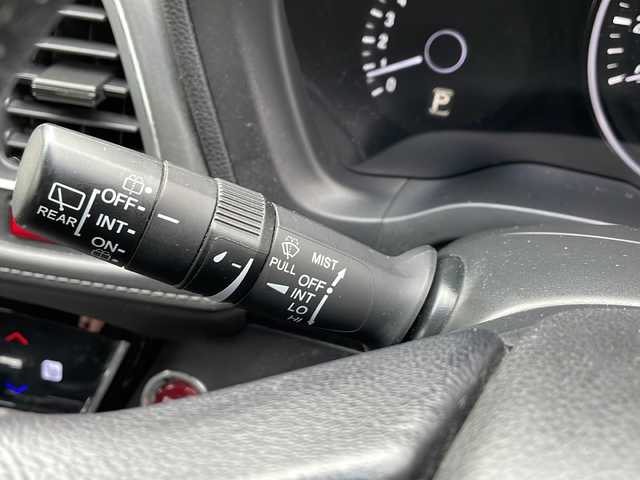 ホンダ ヴェゼル X 秋田県 2016(平28)年 10.9万km クリスタルブラックパール 純正ナビ　VXM-164VFI/　Bluetooth　CD　DVD　HDMI　USB　ラジオ/バックカメラ/ETC/LEDヘッドライト/（ロービーム、オートレベリング/オートライトコントロール機構付）/クルーズコントロール/クロームメッキ・エアコンアウトレットリング/クロームメッキ・インナードアハンドル/あんしんパッケージ/純正16インチアルミホイールサマータイヤ組積み込み/運転席＆助手席シートヒーター/運転席用i-SRSエアバッグシステム＆助手席用SRSエアバッグシステム/VSA（ABS+TCS+横すべり抑制）/エマージェンシーストップシグナルヒルスタートアシスト機能/エコアシスト（ECONモード、コーチング機能）/プラズマクラスター技術搭載フルオート・エアコンディショナー /電動格納式リモコンカラードドアミラー（LEDウインカー付）Hondaスマートキーシステム/電子制御パーキングブレーキ/オートブレーキホールド機能/常時発光式3眼メーター/本革巻ステアリングホイール/コンフォートビューパッケージ