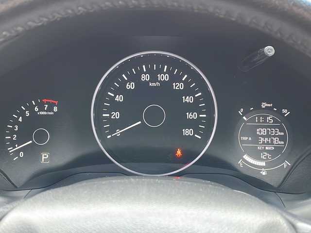 ホンダ ヴェゼル X 秋田県 2016(平28)年 10.9万km クリスタルブラックパール 純正ナビ　VXM-164VFI/　Bluetooth　CD　DVD　HDMI　USB　ラジオ/バックカメラ/ETC/LEDヘッドライト/（ロービーム、オートレベリング/オートライトコントロール機構付）/クルーズコントロール/クロームメッキ・エアコンアウトレットリング/クロームメッキ・インナードアハンドル/あんしんパッケージ/純正16インチアルミホイールサマータイヤ組積み込み/運転席＆助手席シートヒーター/運転席用i-SRSエアバッグシステム＆助手席用SRSエアバッグシステム/VSA（ABS+TCS+横すべり抑制）/エマージェンシーストップシグナルヒルスタートアシスト機能/エコアシスト（ECONモード、コーチング機能）/プラズマクラスター技術搭載フルオート・エアコンディショナー /電動格納式リモコンカラードドアミラー（LEDウインカー付）Hondaスマートキーシステム/電子制御パーキングブレーキ/オートブレーキホールド機能/常時発光式3眼メーター/本革巻ステアリングホイール/コンフォートビューパッケージ