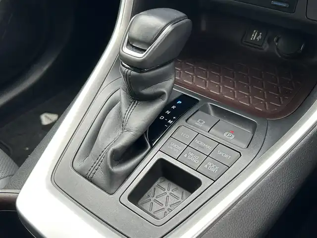 トヨタ ＲＡＶ４ G 福岡県 2024(令6)年 1.1万km プラチナホワイトパールマイカ ワンオーナー/純正ナビ（AM/FM/BT/フルセグTV）/ブラインドスポットモニター/ステアリングヒーター/レーダークルーズコントロール/全方位カメラ/前後ドライブレコーダー/ビルトインETC2.0/運転席パワーシート（メモリ付）/前席シートヒーター/前席エアシート/パワーバックドア/クリアランスソナー/ルーフレール/オートマチックハイビーム/純正フロアマット/純正18インチアルミホイール/スペアキー/取扱説明書/保証書