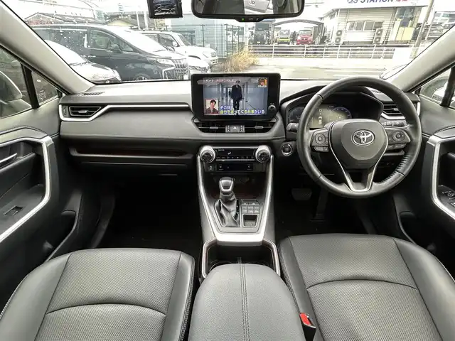 トヨタ ＲＡＶ４ G 福岡県 2024(令6)年 1.1万km プラチナホワイトパールマイカ ワンオーナー/純正ナビ（AM/FM/BT/フルセグTV）/ブラインドスポットモニター/ステアリングヒーター/レーダークルーズコントロール/全方位カメラ/前後ドライブレコーダー/ビルトインETC2.0/運転席パワーシート（メモリ付）/前席シートヒーター/前席エアシート/パワーバックドア/クリアランスソナー/ルーフレール/オートマチックハイビーム/純正フロアマット/純正18インチアルミホイール/スペアキー/取扱説明書/保証書