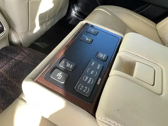 トヨタ クラウン ハイブリッド ロイヤルサルーンG 宮崎県 2014(平26)年 9.2万km プレシャスシルバー メーカーHDDナビ　/　AM FM CD DVD BT TV/全方位モニター/トヨタセーフティーセンス/　・プリクラッシュセーフティー/　・レーンキープアシスト/　・オートマチックハイビーム/レーダークルーズコントロール/シートヒーター/パワーシート/ドライブレコーダー/ETC車載器/社外レーダー/スマートキー/プッシュスタート/トランクイージークローザー