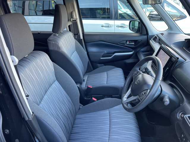 スズキ ソリオ HV MZ 長野県 2024(令6)年 1.3万km スーパーブラックパール 禁煙車/純正DAナビ機能付き//CD/DVD/Bluetooth/フルセグTV/全周囲カメラ/USB入力端子/両側パワースライドドア/ビルトインETC2.0/クルーズコントロール/アイドリングストップ/ヘッドアップディスプレイ/全周囲VIEW機能/前席シートヒーター/純正AW15インチ/衝突被害軽減システム/レーンキープアシスト/横滑り防止装置/オートマチックハイビーム/LEDヘッドライト/荷室ライト/ドアバイザー/プッシュスタート/スマートキー