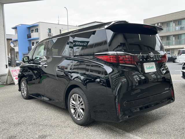 トヨタ アルファード Z 兵庫県 2025(令7)年 0.4万km ブラック ワンオーナー/14インチ純正ディスプレイオーディオ/Bluetooth/HDMI/AM/FM/AppleCarPlay/AndroldAuto/デジタルインナーミラー/フルセグTV/純正ビルトインETC2.0  /両側パワースライド/電動リアゲート/ユニバーサルステップ/全方位カメラ/三列シート/オットマン/シートヒーター（D+N席、２列目シート）/エアシート（D+N席、２列目シート）/MTモード付AT/パーキングサポートブレーキ/アダプティブクルーズコントロール/アンチロック・ブレーキ・システム/横滑り防止装置/レーンキープアシスト/衝突軽減システム/盗難防止装置/コーナーセンサー（前後）/オートマチックハイビーム/パワーステアリング/パワーウィンドウ/１００V充電/Type-C充電/Qi充電/LEDヘッドライト/エアバッグ（W+サイド）/カーテンエアバッグ/純正フロアマット/純正アルミホイール/保証書/取扱説明書