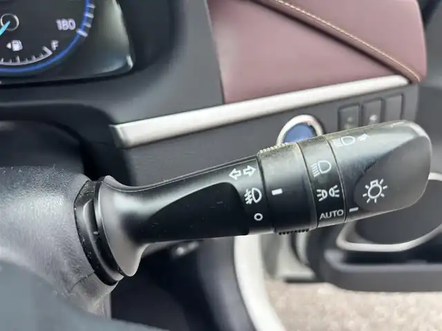 トヨタ ハリアー ハイブリッド エレガンス 愛知県 2014(平26)年 10.3万km ホワイトパールクリスタルシャイン 4WD/社外フローティング9型ナビ（CN-F1DVD）/CD/DVD/SD/BT/USB/フルセグTV/バックカメラ/ETC/ドラレコ/ハーフレザーシート/パワーシート/ステアリングスイッチ/純正ドアバイザー/純正フロアマット/スマートキー×2