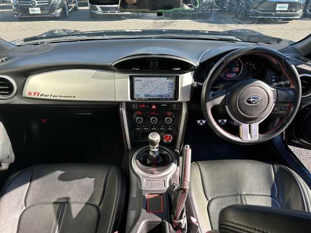 スバル ＢＲＺ S 大阪府 2013(平25)年 8.1万km クリスタルブラックシリカ ６ＭＴ　ＳＴｉエアロ　ＳＴｉマフラー　リアスポイラー　ＷＯＲＫ１８アルミホイール　前後ドラレコ　オートライト　スマートキー　フォグライト　プッシュスタート　シートカバー