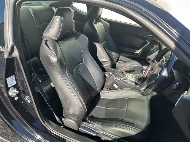 スバル ＢＲＺ S 大阪府 2013(平25)年 8.1万km クリスタルブラックシリカ ６ＭＴ　ＳＴｉエアロ　ＳＴｉマフラー　リアスポイラー　ＷＯＲＫ１８アルミホイール　前後ドラレコ　オートライト　スマートキー　フォグライト　プッシュスタート　シートカバー