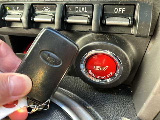 スバル ＢＲＺ S 大阪府 2013(平25)年 8.1万km クリスタルブラックシリカ ６ＭＴ　ＳＴｉエアロ　ＳＴｉマフラー　リアスポイラー　ＷＯＲＫ１８アルミホイール　前後ドラレコ　オートライト　スマートキー　フォグライト　プッシュスタート　シートカバー