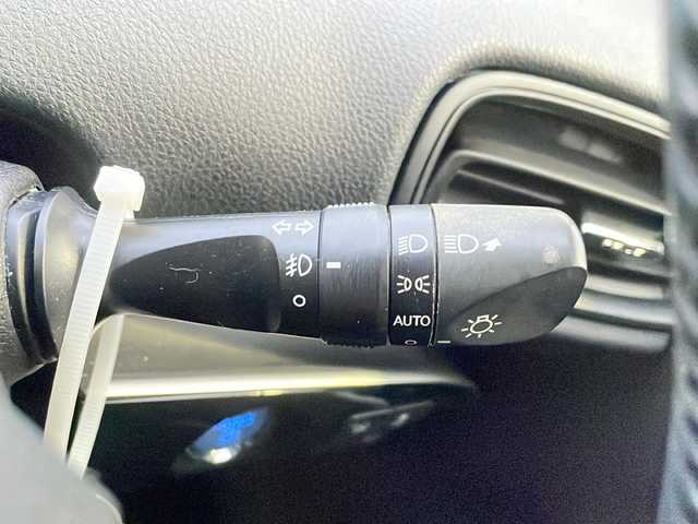 トヨタ プリウス Sセーフティプラス 新潟県 2018(平30)年 6.1万km アティチュードブラックマイカ 4WD/純正ナビ:NSZT-W66T/レーダークルーズコントロール/衝突軽減システム/前後コーナーセンサー/パーキングアシスト/レーンキ―プアシスト/ETC/ステアリングスイッチ/取扱説明書/保証書