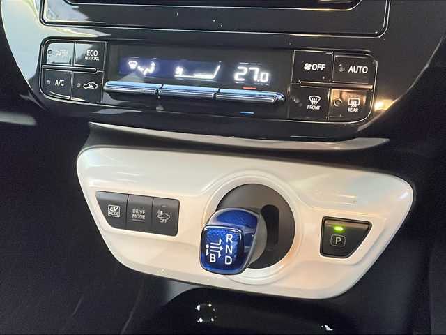 トヨタ プリウス Sセーフティプラス 新潟県 2018(平30)年 6.1万km アティチュードブラックマイカ 4WD/純正ナビ:NSZT-W66T/レーダークルーズコントロール/衝突軽減システム/前後コーナーセンサー/パーキングアシスト/レーンキ―プアシスト/ETC/ステアリングスイッチ/取扱説明書/保証書