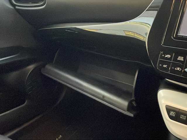 トヨタ プリウス Sセーフティプラス 新潟県 2018(平30)年 6.1万km アティチュードブラックマイカ 4WD/純正ナビ:NSZT-W66T/レーダークルーズコントロール/衝突軽減システム/前後コーナーセンサー/パーキングアシスト/レーンキ―プアシスト/ETC/ステアリングスイッチ/取扱説明書/保証書