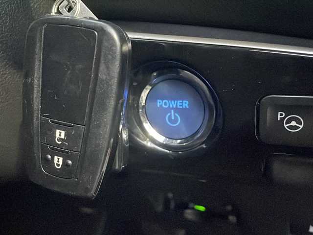 トヨタ プリウス Sセーフティプラス 新潟県 2018(平30)年 6.1万km アティチュードブラックマイカ 4WD/純正ナビ:NSZT-W66T/レーダークルーズコントロール/衝突軽減システム/前後コーナーセンサー/パーキングアシスト/レーンキ―プアシスト/ETC/ステアリングスイッチ/取扱説明書/保証書