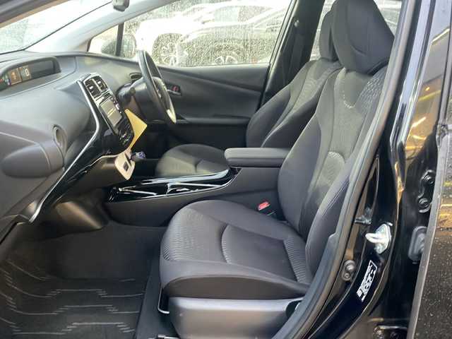 トヨタ プリウス Sセーフティプラス 新潟県 2018(平30)年 6.1万km アティチュードブラックマイカ 4WD/純正ナビ:NSZT-W66T/レーダークルーズコントロール/衝突軽減システム/前後コーナーセンサー/パーキングアシスト/レーンキ―プアシスト/ETC/ステアリングスイッチ/取扱説明書/保証書