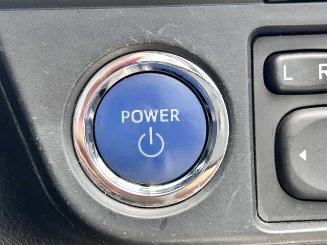 トヨタ カローラ アクシオ ハイブリッドG 愛知県 2016(平28)年 7.7万km ホワイトパールクリスタルシャイン 社外ナビ（AM/FM/CD/DVD/BT）/バックカメラ/オートハイビーム/ETC/レーンディパーチャーアラート/LEDヘッドランプ/純正フロアマット/ステアリングスイッチ/ドアバイザー/スマートキー/取説/保証書