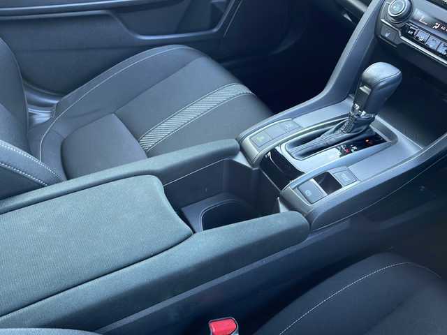 ホンダ シビック ハッチバック 山口県 2019(平31)年 6.6万km ホワイトオーキッドパール 純正SDナビ　【VXM-194VFi】/・Bluetooth接続/・DVD再生機能有/・フルセグテレビ/バックカメラ/ビルトインETC/パドルシフト/ホンダセンシング/・レーダークルーズコントロール/・車線維持支援システム/・路外逸脱抑制機能/・標識認識機能/・衝突軽減ブレーキ/シートヒーター/USB入力端子/純正フロアマット/スマートキー/プッシュスタート/スペアキー1本/純正18インチAW