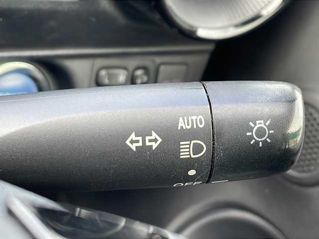 トヨタ アクア S スタイルブラック 徳島県 2018(平30)年 3.9万km シルバーM 純正7インチSDナビ/（Bluetooth/フルセグTV/CD/DVD/AM/FM）/バックカメラ/クリアランスソナー/オートライト/ステアリングリモコン/オートエアコン/ETC/純正ホイールキャップ/純正フロアマット/プッシュスタート/スマートキー/スペアキー