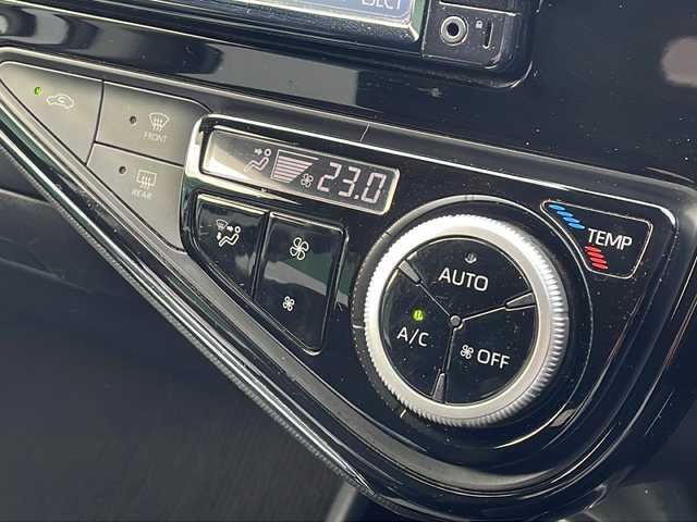 トヨタ アクア S スタイルブラック 徳島県 2018(平30)年 3.9万km シルバーM 純正7インチSDナビ/（Bluetooth/フルセグTV/CD/DVD/AM/FM）/バックカメラ/クリアランスソナー/オートライト/ステアリングリモコン/オートエアコン/ETC/純正ホイールキャップ/純正フロアマット/プッシュスタート/スマートキー/スペアキー