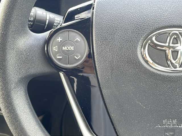 トヨタ アクア S スタイルブラック 徳島県 2018(平30)年 3.9万km シルバーM 純正7インチSDナビ/（Bluetooth/フルセグTV/CD/DVD/AM/FM）/バックカメラ/クリアランスソナー/オートライト/ステアリングリモコン/オートエアコン/ETC/純正ホイールキャップ/純正フロアマット/プッシュスタート/スマートキー/スペアキー
