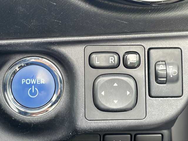 トヨタ アクア S スタイルブラック 徳島県 2018(平30)年 3.9万km シルバーM 純正7インチSDナビ/（Bluetooth/フルセグTV/CD/DVD/AM/FM）/バックカメラ/クリアランスソナー/オートライト/ステアリングリモコン/オートエアコン/ETC/純正ホイールキャップ/純正フロアマット/プッシュスタート/スマートキー/スペアキー