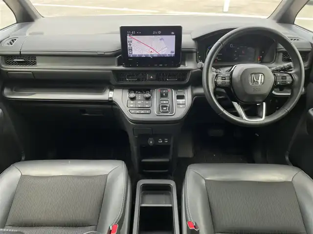 ホンダ ステップワゴン スパーダ eHEV 群馬県 2023(令5)年 2.4万km プラチナホワイトパール HondaSENSING/・衝突軽減ブレーキ/・先行車発信お知らせ機能/・路外逸脱抑制機能/・車線維持支援機能/・標識認識支援機能/・アダプティブクルーズコントロール/・ブラインドスポットインフォメーション/純正9インチナビ/（CD/DVD/ipod/Bluetooth/フルセグ）/10.1インチフリップダウンモニター/ＡｎｄｒｏｉｄＡｕｔｏ対応/ＡｐｐｌｅＣａｒＰｌａｙ対応/バックカメラ/両側パワースライドドア/パワーバックドア/ハーフレザーシート/プッシュスタート/アイドリングストップ/前席シートヒーター/ダブルエアコン/オートライト/ETC/前方ドライブレコーダー/ステアリングスイッチ/ドアバイザー/純正フロアマット/純正16インチAW/F/Rコーナーセンサー/保証書/取扱説明書/スペアキー×1