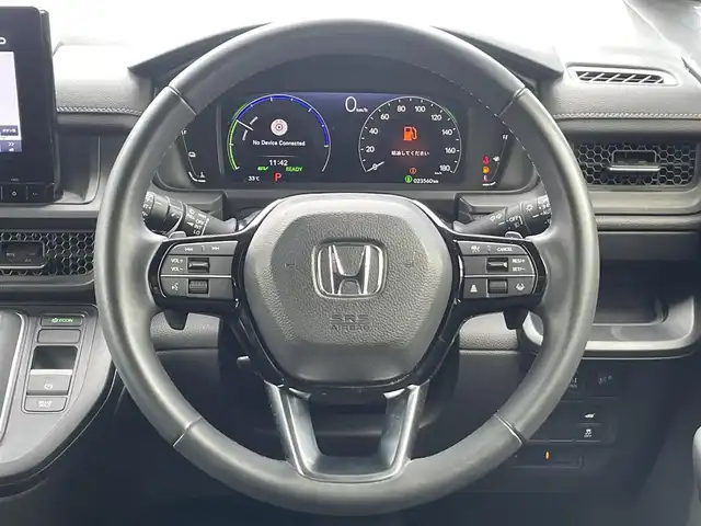 ホンダ ステップワゴン スパーダ eHEV 群馬県 2023(令5)年 2.4万km プラチナホワイトパール HondaSENSING/・衝突軽減ブレーキ/・先行車発信お知らせ機能/・路外逸脱抑制機能/・車線維持支援機能/・標識認識支援機能/・アダプティブクルーズコントロール/・ブラインドスポットインフォメーション/純正9インチナビ/（CD/DVD/ipod/Bluetooth/フルセグ）/10.1インチフリップダウンモニター/ＡｎｄｒｏｉｄＡｕｔｏ対応/ＡｐｐｌｅＣａｒＰｌａｙ対応/バックカメラ/両側パワースライドドア/パワーバックドア/ハーフレザーシート/プッシュスタート/アイドリングストップ/前席シートヒーター/ダブルエアコン/オートライト/ETC/前方ドライブレコーダー/ステアリングスイッチ/ドアバイザー/純正フロアマット/純正16インチAW/F/Rコーナーセンサー/保証書/取扱説明書/スペアキー×1
