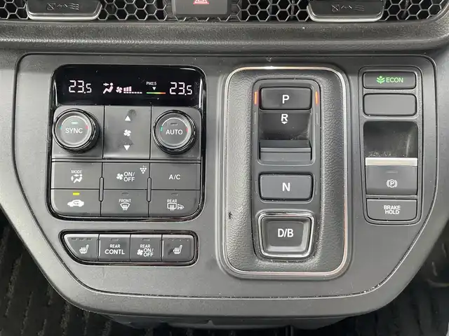 ホンダ ステップワゴン スパーダ eHEV 群馬県 2023(令5)年 2.4万km プラチナホワイトパール HondaSENSING/・衝突軽減ブレーキ/・先行車発信お知らせ機能/・路外逸脱抑制機能/・車線維持支援機能/・標識認識支援機能/・アダプティブクルーズコントロール/・ブラインドスポットインフォメーション/純正9インチナビ/（CD/DVD/ipod/Bluetooth/フルセグ）/10.1インチフリップダウンモニター/ＡｎｄｒｏｉｄＡｕｔｏ対応/ＡｐｐｌｅＣａｒＰｌａｙ対応/バックカメラ/両側パワースライドドア/パワーバックドア/ハーフレザーシート/プッシュスタート/アイドリングストップ/前席シートヒーター/ダブルエアコン/オートライト/ETC/前方ドライブレコーダー/ステアリングスイッチ/ドアバイザー/純正フロアマット/純正16インチAW/F/Rコーナーセンサー/保証書/取扱説明書/スペアキー×1