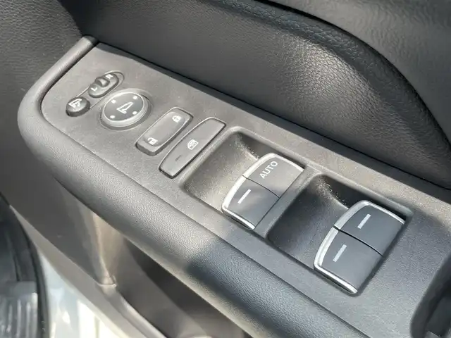 ホンダ ステップワゴン スパーダ eHEV 群馬県 2023(令5)年 2.4万km プラチナホワイトパール HondaSENSING/・衝突軽減ブレーキ/・先行車発信お知らせ機能/・路外逸脱抑制機能/・車線維持支援機能/・標識認識支援機能/・アダプティブクルーズコントロール/・ブラインドスポットインフォメーション/純正9インチナビ/（CD/DVD/ipod/Bluetooth/フルセグ）/10.1インチフリップダウンモニター/ＡｎｄｒｏｉｄＡｕｔｏ対応/ＡｐｐｌｅＣａｒＰｌａｙ対応/バックカメラ/両側パワースライドドア/パワーバックドア/ハーフレザーシート/プッシュスタート/アイドリングストップ/前席シートヒーター/ダブルエアコン/オートライト/ETC/前方ドライブレコーダー/ステアリングスイッチ/ドアバイザー/純正フロアマット/純正16インチAW/F/Rコーナーセンサー/保証書/取扱説明書/スペアキー×1