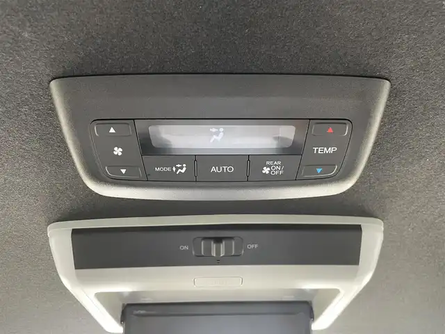 ホンダ ステップワゴン スパーダ eHEV 群馬県 2023(令5)年 2.4万km プラチナホワイトパール HondaSENSING/・衝突軽減ブレーキ/・先行車発信お知らせ機能/・路外逸脱抑制機能/・車線維持支援機能/・標識認識支援機能/・アダプティブクルーズコントロール/・ブラインドスポットインフォメーション/純正9インチナビ/（CD/DVD/ipod/Bluetooth/フルセグ）/10.1インチフリップダウンモニター/ＡｎｄｒｏｉｄＡｕｔｏ対応/ＡｐｐｌｅＣａｒＰｌａｙ対応/バックカメラ/両側パワースライドドア/パワーバックドア/ハーフレザーシート/プッシュスタート/アイドリングストップ/前席シートヒーター/ダブルエアコン/オートライト/ETC/前方ドライブレコーダー/ステアリングスイッチ/ドアバイザー/純正フロアマット/純正16インチAW/F/Rコーナーセンサー/保証書/取扱説明書/スペアキー×1