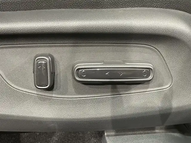 ホンダ ＺＲ－Ｖ ハイブリッド e:HEV Z 愛知県 2023(令5)年 1.4万km プラチナホワイトパール 純正9インチナビ/（Bluetooth/AM/FM/フルセグTV）/BOSEサウンド/衝突軽減ブレーキ/アラウンドビューモニター/レーダークルーズコントロール/ETC2.0/シートヒーター/LEDヘッドライト/ドライブレコーダー/ワイヤレス充電/ステアリングヒーター/パワーシート/電動リアゲート/コーナーセンサー/スマートキー/純正18インチAW