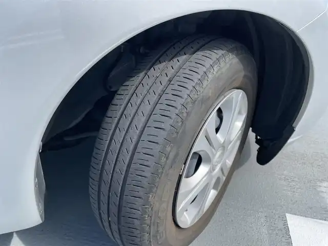 日産 ノート e－パワー X 東京都 2018(平30)年 2.6万km ブリリアントシルバー 走行支援/踏み間違い衝突防止アシスト/低速衝突軽減ブレーキ/LDW（車線逸脱警報）/インテリジェントエマージェンシーブレーキ/純正メモリーナビ（MM317D-W)/バックカメラ/ドライブレコーダー（DRY-ST2000)/ETC/エンジンプッシュボタン/スマートキー/電動格納ミラー/純正マット/スペアキー１本/保証書・取説