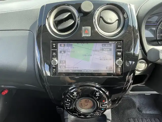 日産 ノート e－パワー X 東京都 2018(平30)年 2.6万km ブリリアントシルバー 走行支援/踏み間違い衝突防止アシスト/低速衝突軽減ブレーキ/LDW（車線逸脱警報）/インテリジェントエマージェンシーブレーキ/純正メモリーナビ（MM317D-W)/バックカメラ/ドライブレコーダー（DRY-ST2000)/ETC/エンジンプッシュボタン/スマートキー/電動格納ミラー/純正マット/スペアキー１本/保証書・取説