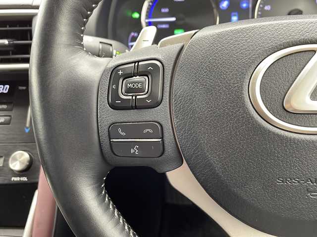 レクサス ＩＳ 300h バージョンL 千葉県 2018(平30)年 2.7万km ソニックチタニウム 衝突軽減ブレーキ/レーダークルーズコントロール/レーンキープアシスト/純正メーカーナビ/BT フルセグ CD DVD ブルーレイ/バックカメラ/ビルトインETC/ブラインドスポットモニター/コーナーセンサー/前後ドライブレコーダー/パドルシフト/リアオートサンシェード/黒赤革シート/前席エアーシート/シートヒーター/オートライト/オートハイビーム/LEDヘッドライト/純正フロアマット/純正アルミホイール/プッシュスタート/スマートキー