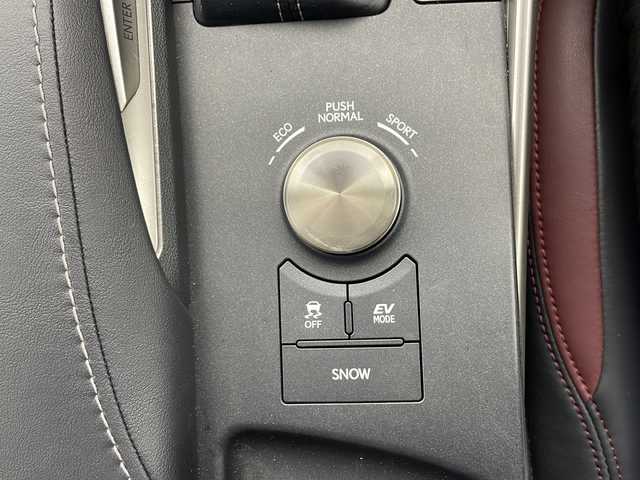 レクサス ＩＳ 300h バージョンL 千葉県 2018(平30)年 2.7万km ソニックチタニウム 衝突軽減ブレーキ/レーダークルーズコントロール/レーンキープアシスト/純正メーカーナビ/BT フルセグ CD DVD ブルーレイ/バックカメラ/ビルトインETC/ブラインドスポットモニター/コーナーセンサー/前後ドライブレコーダー/パドルシフト/リアオートサンシェード/黒赤革シート/前席エアーシート/シートヒーター/オートライト/オートハイビーム/LEDヘッドライト/純正フロアマット/純正アルミホイール/プッシュスタート/スマートキー