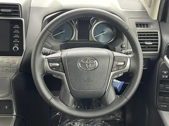 トヨタ ランドクルーザー プラド TX Lパッケージ ブラックED 埼玉県 2023(令5)年 0.7万km ホワイトパールクリスタルシャイン サンルーフ　純正９型ナビ　全方位カメラ　シートヒーター　エアシート　ＬＥＤヘッドライト　ＢＳＭ　ＥＴＣ　フルセグ　追従走行　ＭＴモード付ＡＴ　電動格納サードシート　ルーフレール　オートハイビーム