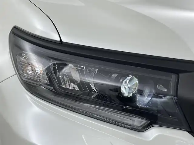 トヨタ ランドクルーザー プラド TX Lパッケージ ブラックED 埼玉県 2023(令5)年 0.7万km ホワイトパールクリスタルシャイン サンルーフ　純正９型ナビ　全方位カメラ　シートヒーター　エアシート　ＬＥＤヘッドライト　ＢＳＭ　ＥＴＣ　フルセグ　追従走行　ＭＴモード付ＡＴ　電動格納サードシート　ルーフレール　オートハイビーム