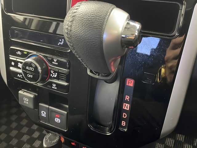 トヨタ ルーミー カスタムG－T 栃木県 2022(令4)年 2.5万km パールホワイトⅢ ワンオーナー/社外９インチSDナビ・フルセグ・DVD・CD・SD・MSV・USB・Bluetoorh/アラウンドビューカメラ/ビルトインETC/革巻きステアリング/ステアリングリモコン/クルーズコントロール/社外ミラー型ドライブレコーダー/オートホールドメモリー機能/スマートアシスト/前席シートヒーター/シートバックテーブル（運転席・助手席背面）/純正１５インチアルミ/フロアマット/ドアバイザー/新車時保証書/取扱説明書/スマートキー×2