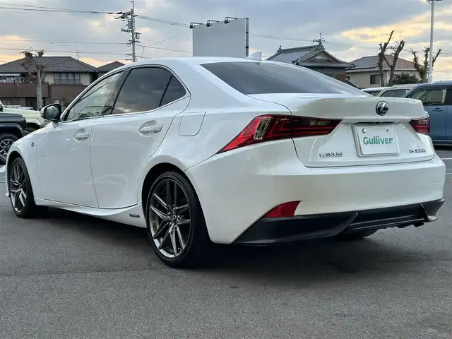 レクサス ＩＳ 300h Fスポーツ 愛媛県 2014(平26)年 8.9万km ホワイトノーヴァガラスフレーク 純正ナビ（Bluetooth/フルセグTV）/バックカメラ/クルーズコントロール/ETC/サンルーフ/前方ドライブレコーダー/パドルシフト/ブラックハーフレザー/シートヒーター/純正18インチアルミホイール/純正フロアマット/パワーシート/LEDヘッドライト/フォグランプ/ABS/カーテンエアバッグ